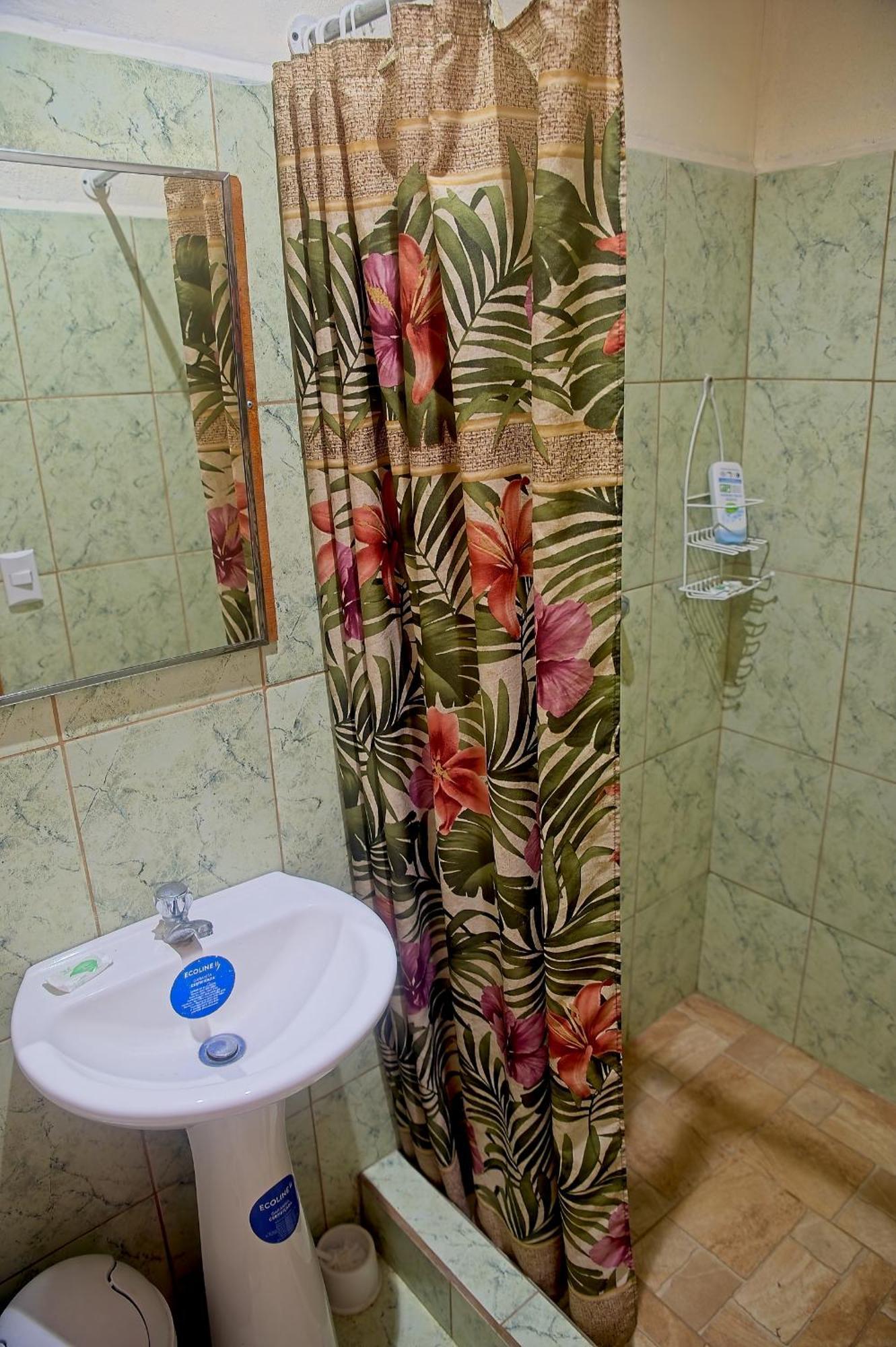 Hotel Mar Caribe Pv à Puerto Viejo de Talamanca Extérieur photo
